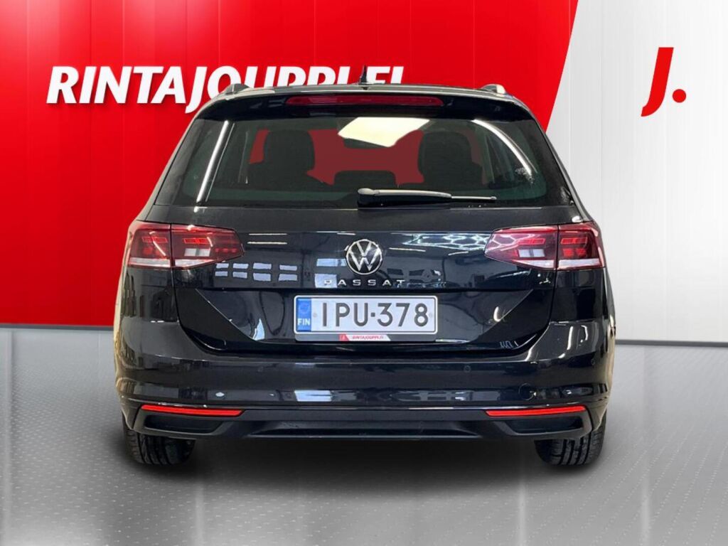 Volkswagen Passat 2023 Musta