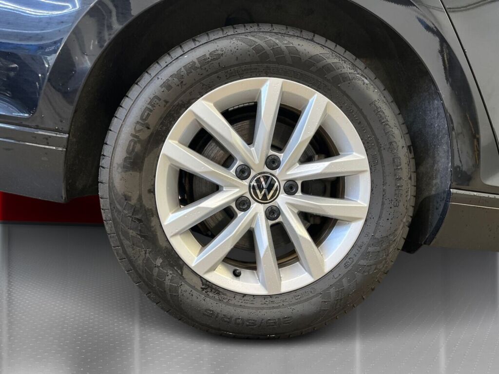 Volkswagen Passat 2023 Musta