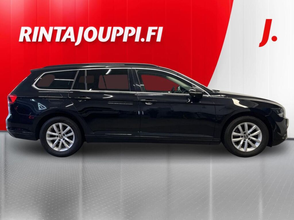 Volkswagen Passat 2023 Musta
