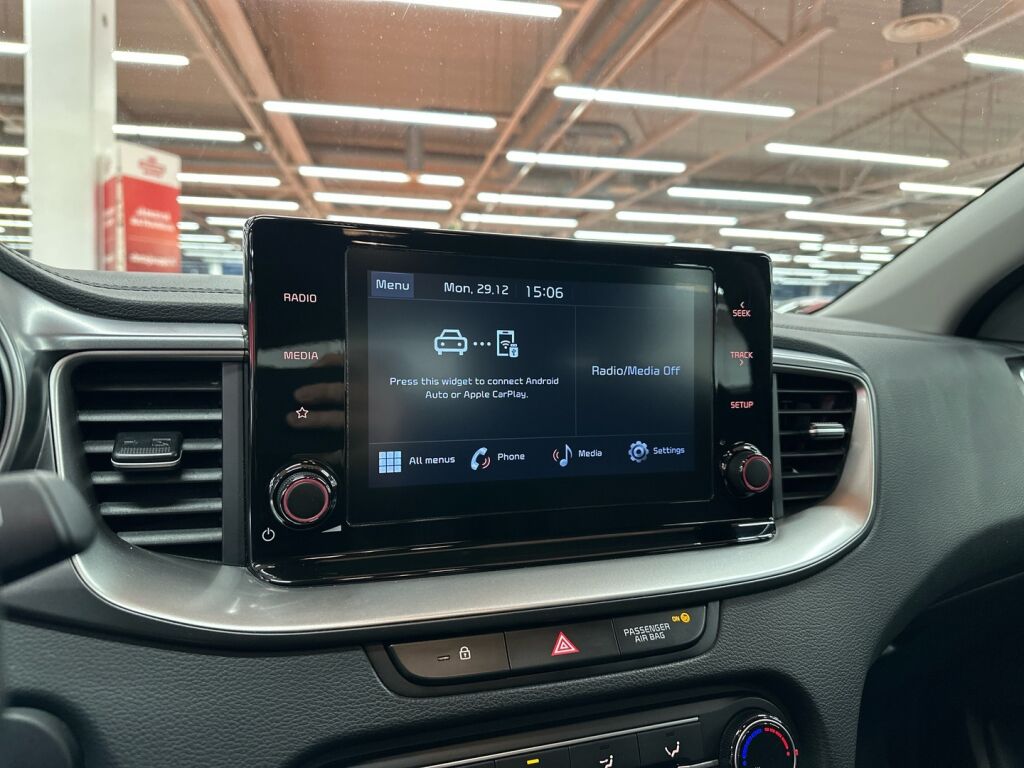 Kia Ceed 2022 Ruskea (beige)