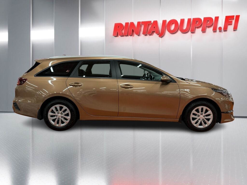 Kia Ceed 2022 Ruskea (beige)