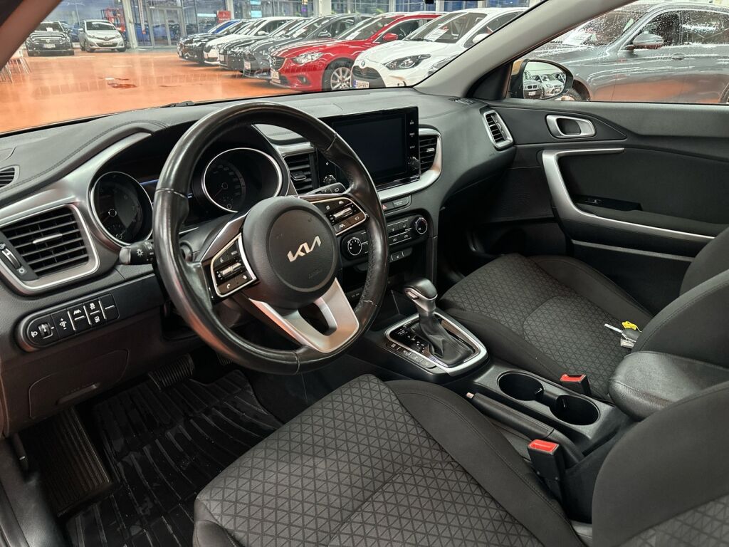 Kia Ceed 2022 Ruskea (beige)