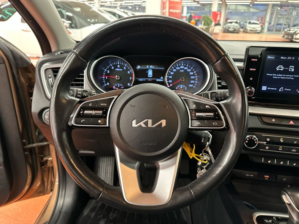 Kia Ceed 2022 Ruskea (beige)