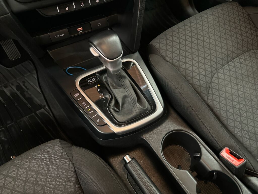 Kia Ceed 2022 Ruskea (beige)