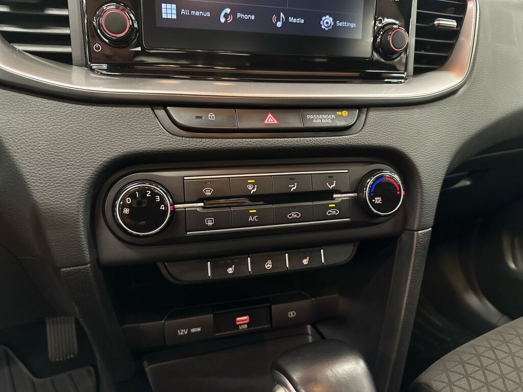 Kia Ceed 2022 Ruskea (beige)