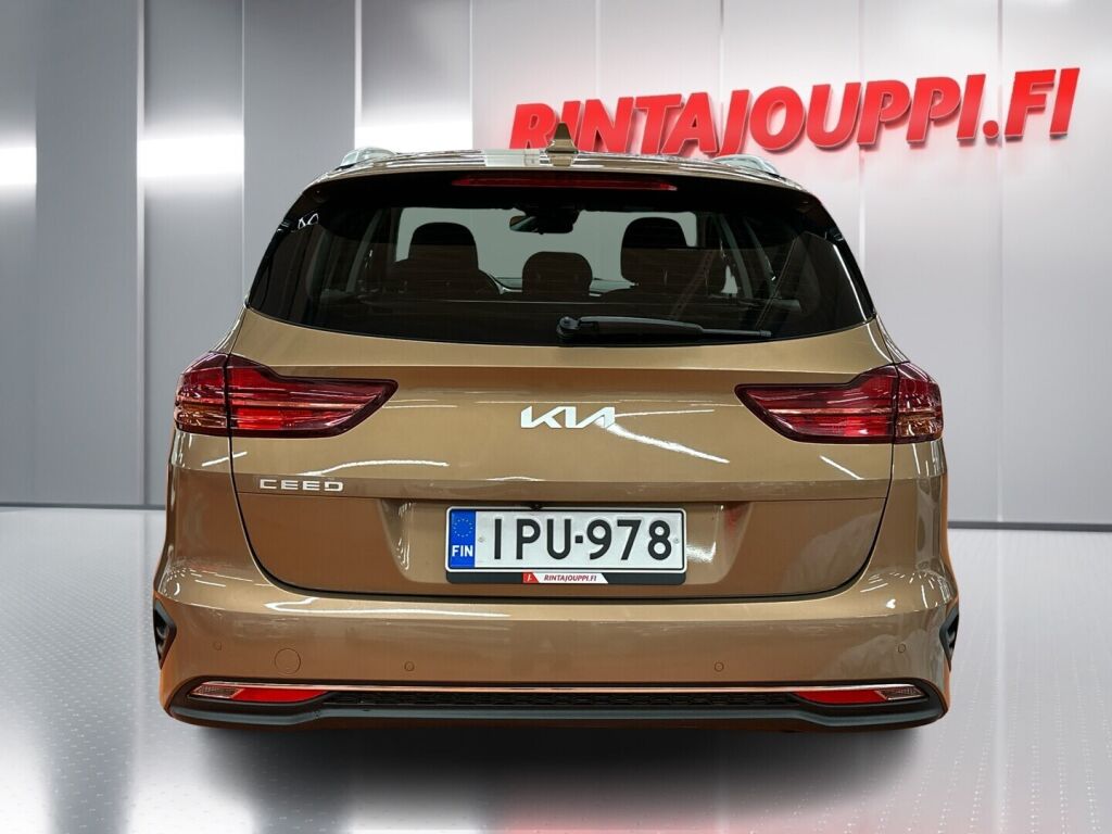 Kia Ceed 2022 Ruskea (beige)