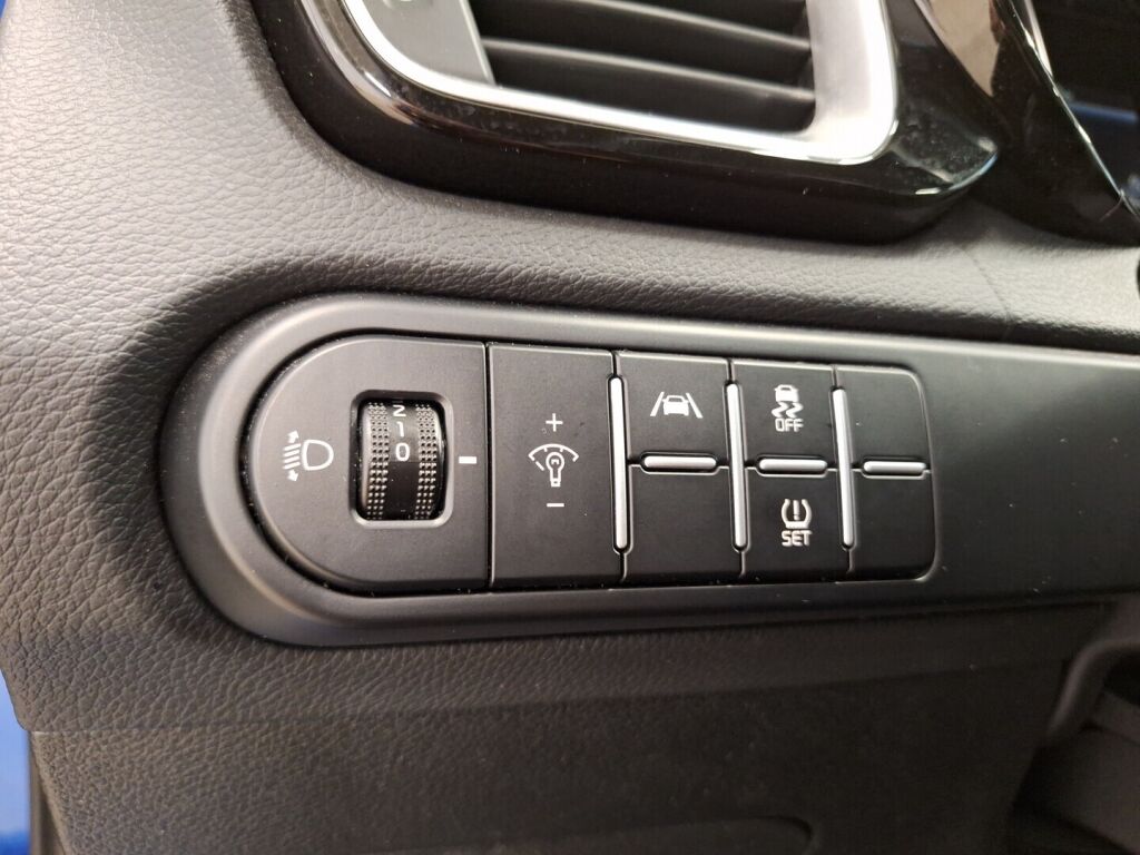 Kia Ceed 2022 Sininen