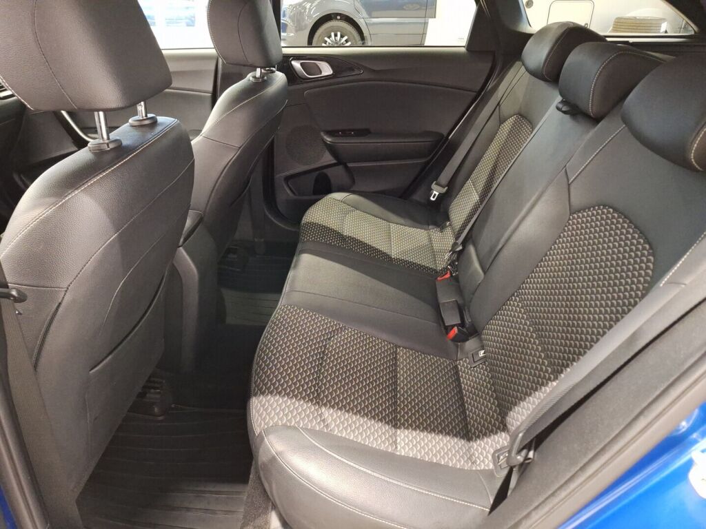 Kia Ceed 2022 Sininen