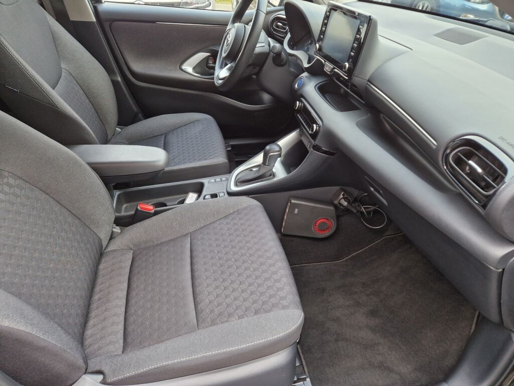 Toyota Yaris 2022 Musta