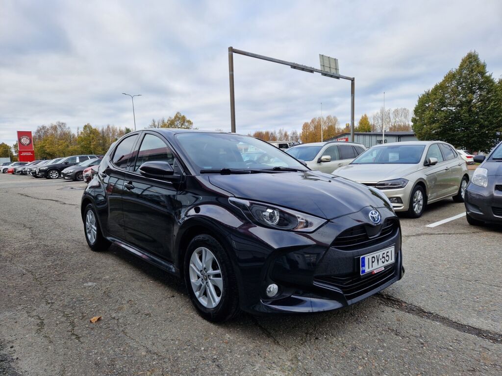 Toyota Yaris 2022 Musta