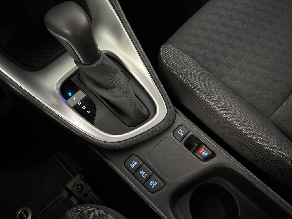 Toyota Yaris 2022 Musta