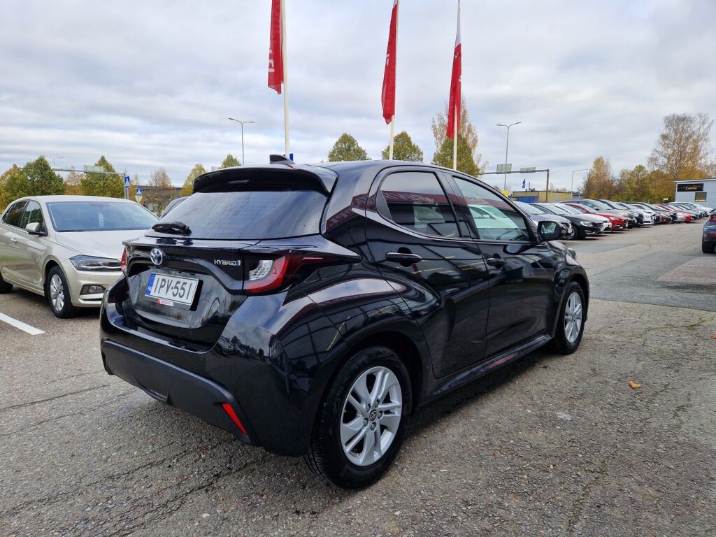 Toyota Yaris 2022 Musta