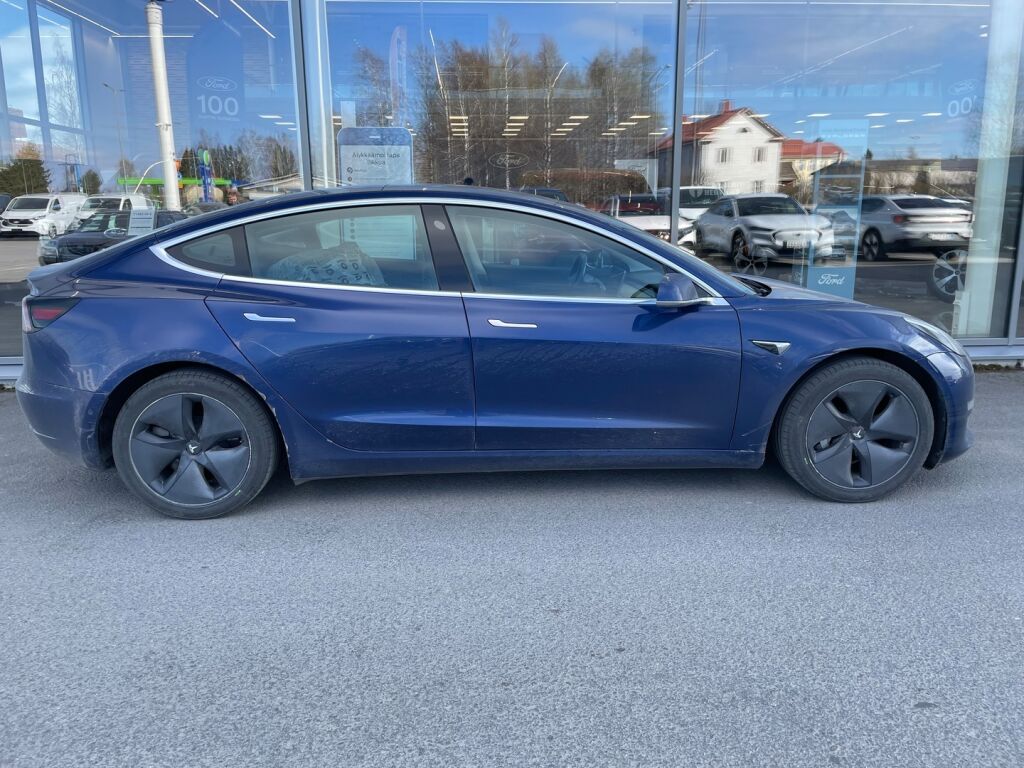 Tesla Model 3 2019 Sininen