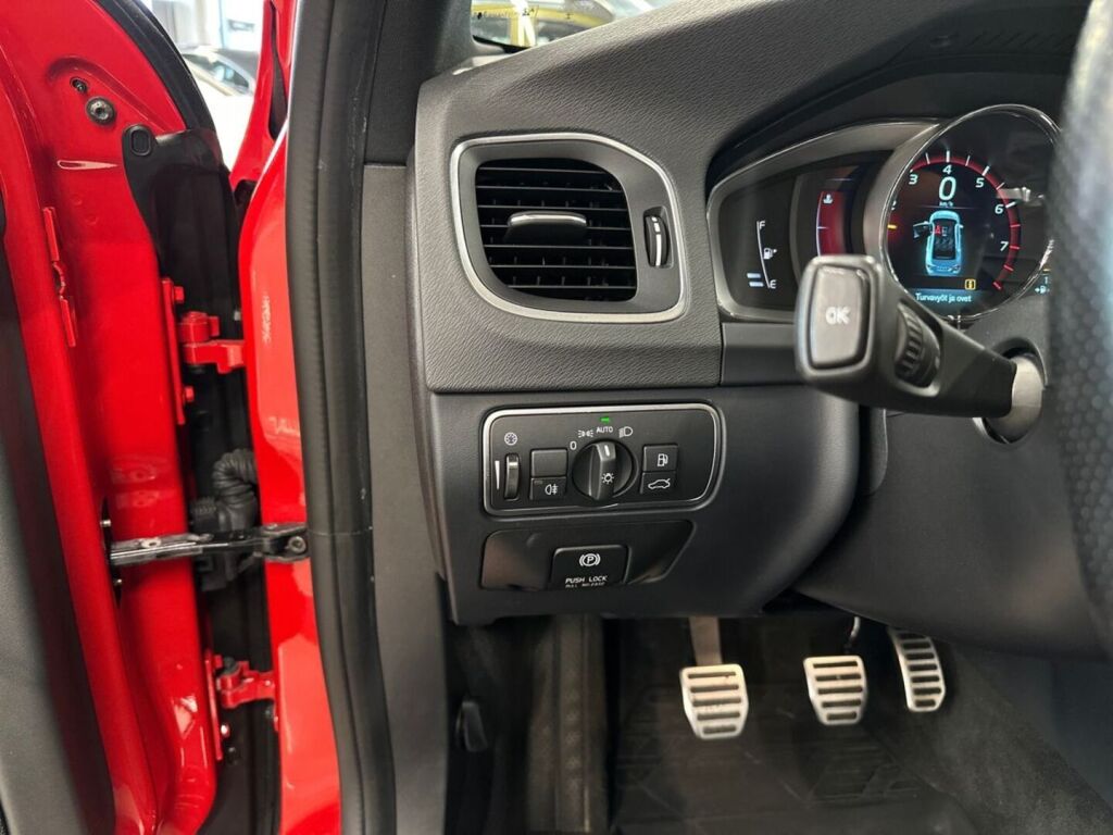 Volvo S60 2013 Punainen