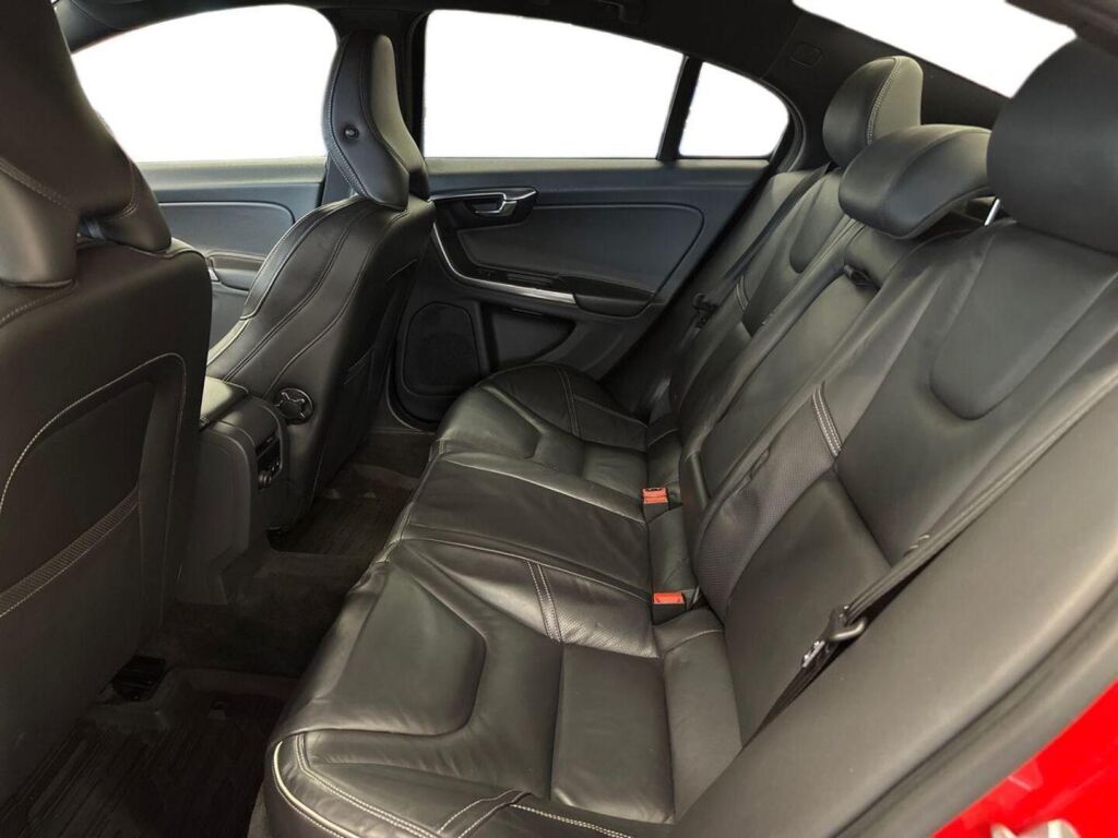Volvo S60 2013 Punainen