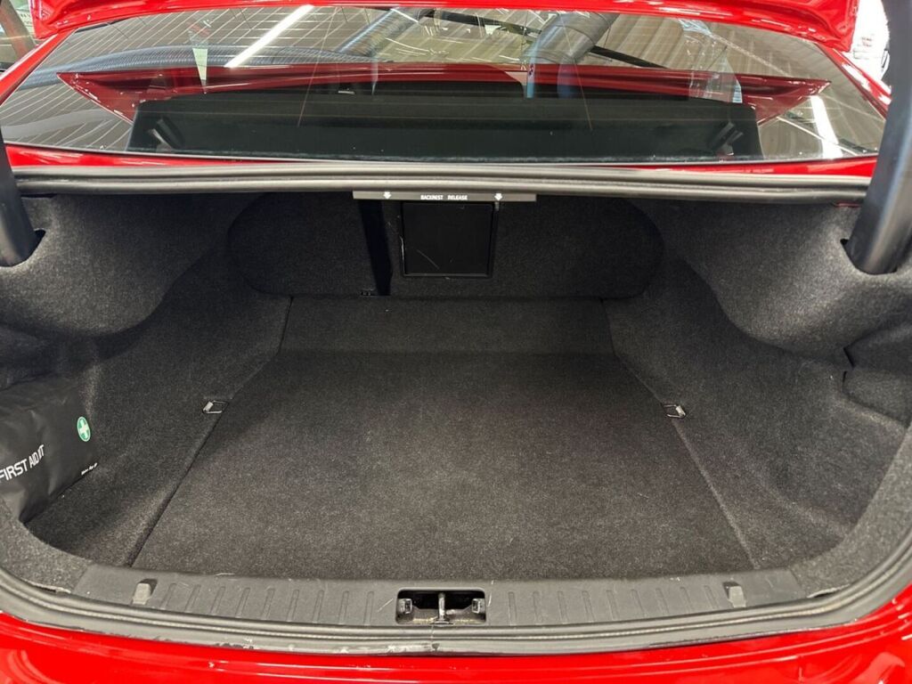 Volvo S60 2013 Punainen