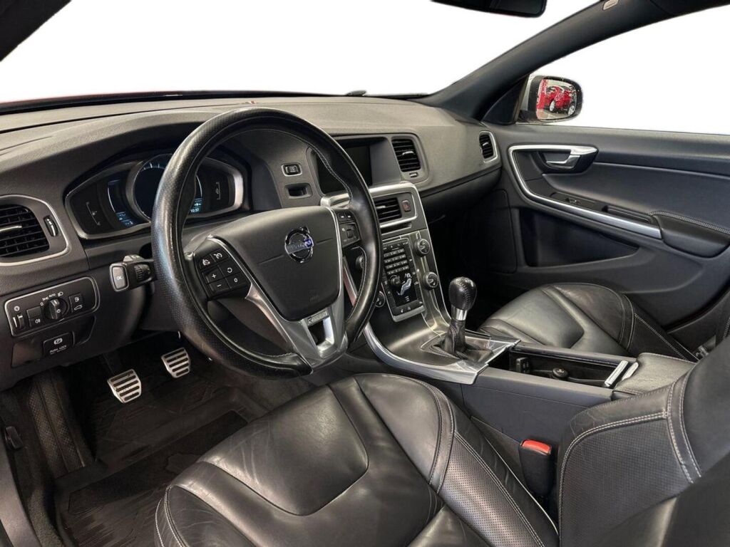 Volvo S60 2013 Punainen