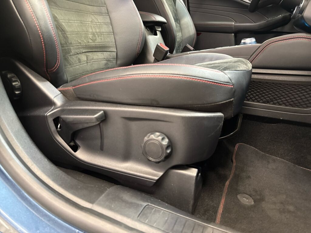 Ford Kuga 2023 Sininen
