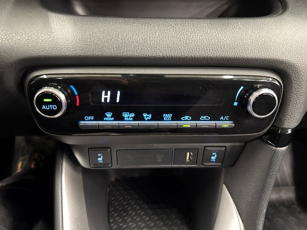 Toyota Yaris 2022 Valkoinen