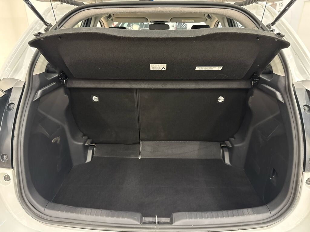 Toyota Yaris 2022 Valkoinen