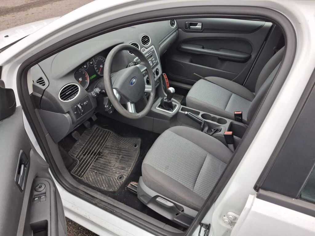 Ford Focus 1,6 100hv Ambiente 3d 2007, bild 4/4