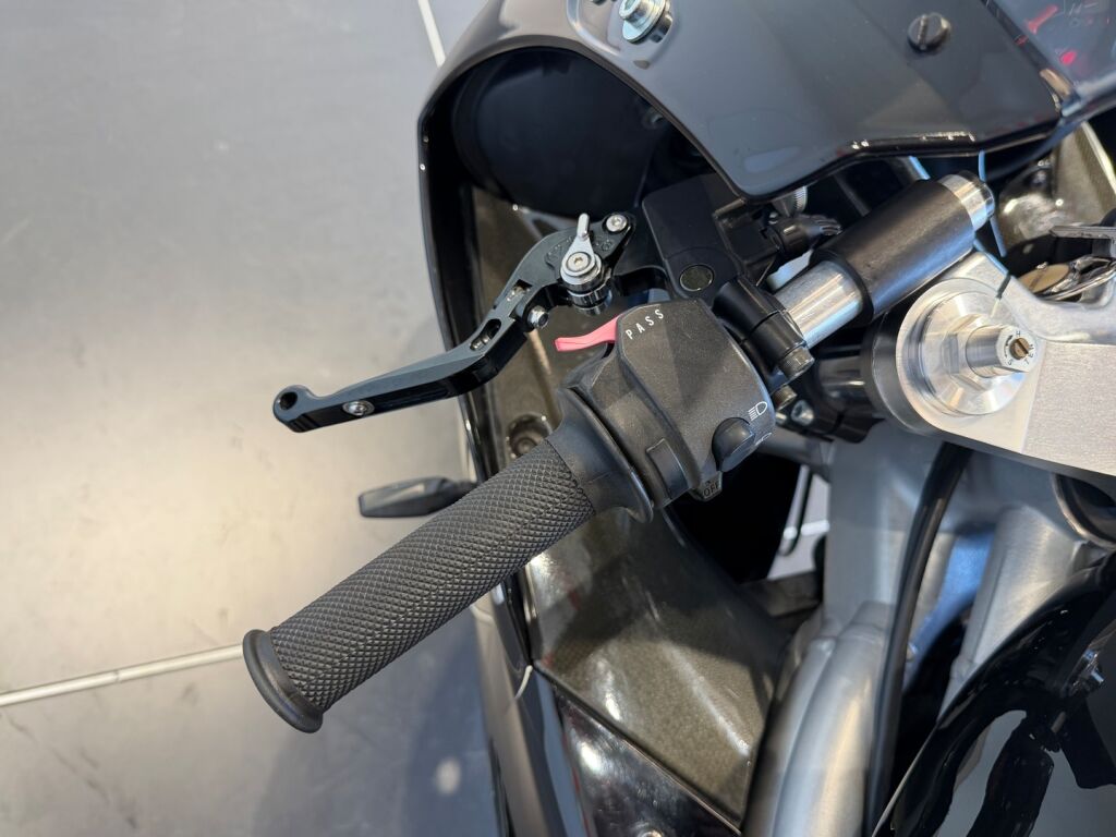 Triumph Daytona 2005 Musta