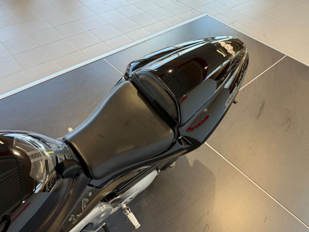 Triumph Daytona 2005 Musta