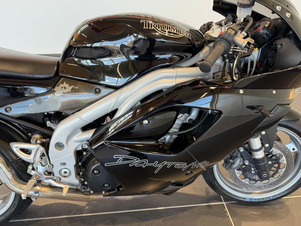 Triumph Daytona 2005 Musta