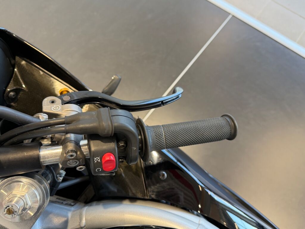 Triumph Daytona 2005 Musta