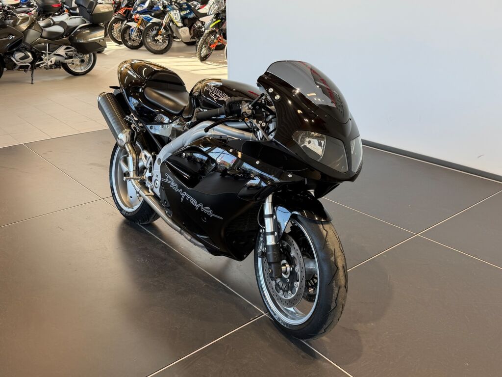 Triumph Daytona 2005 Musta