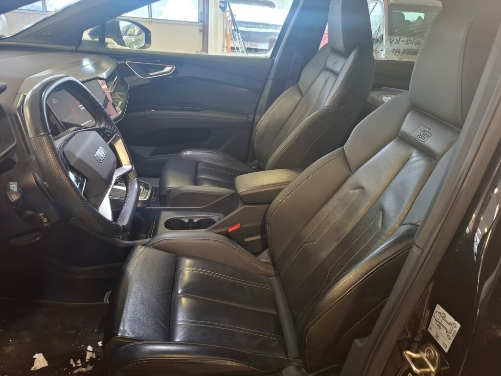 Audi Q4 e-tron 2023 Musta