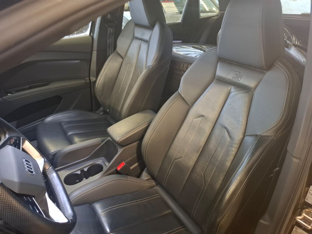 Audi Q4 e-tron 2023 Musta