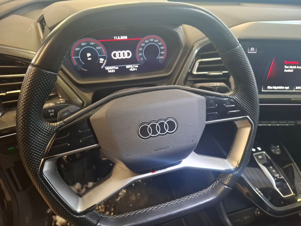 Audi Q4 e-tron 2023 Musta