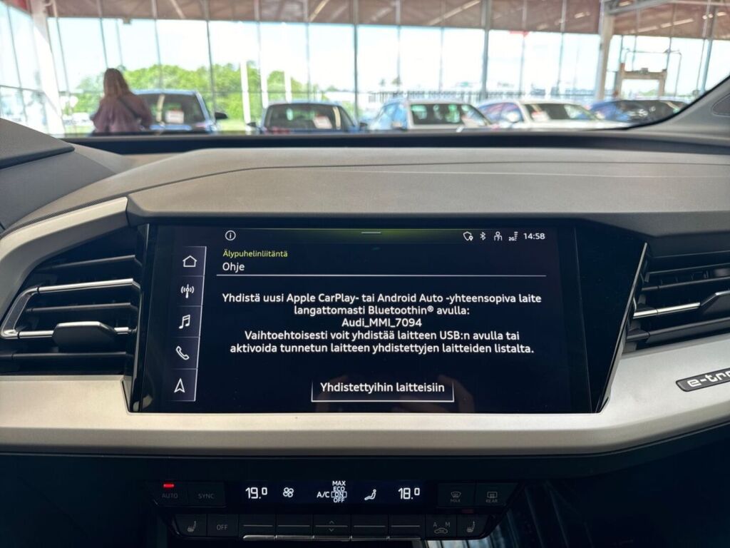 Audi Q4 e-tron 2023 Metalli hopea(Floret-hopea)