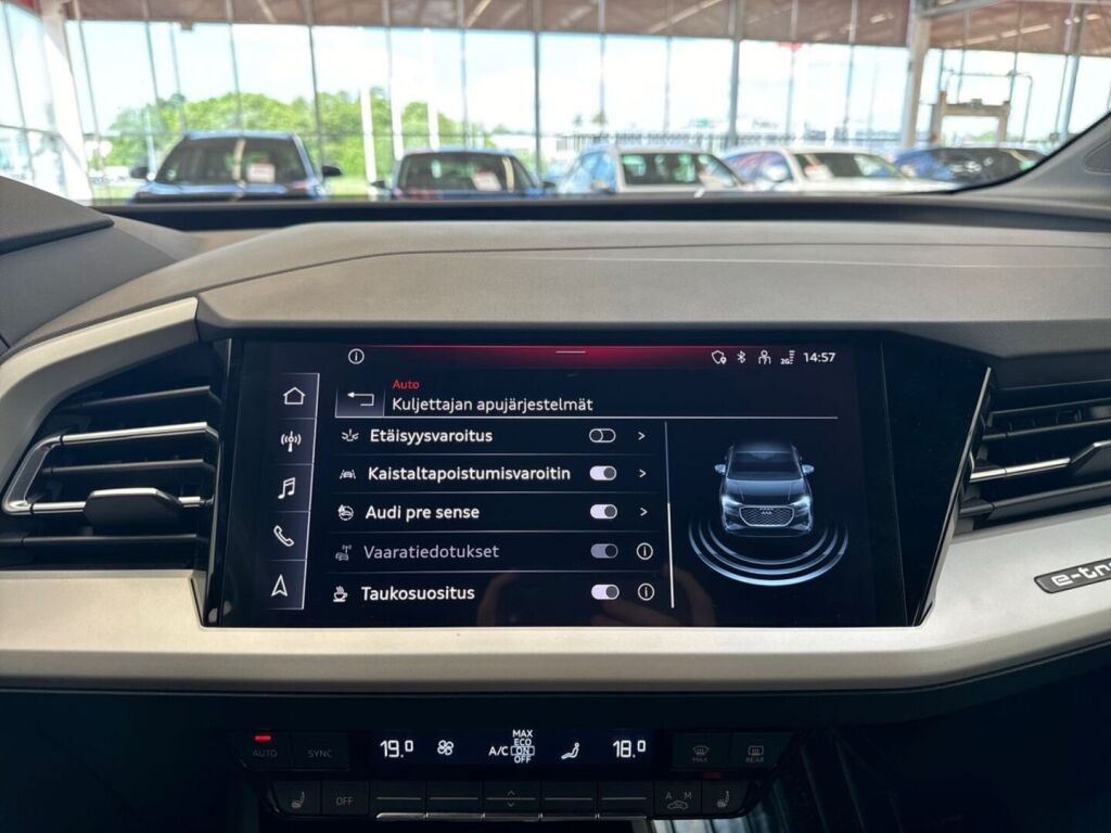 Audi Q4 e-tron 2023 Metalli hopea(Floret-hopea)