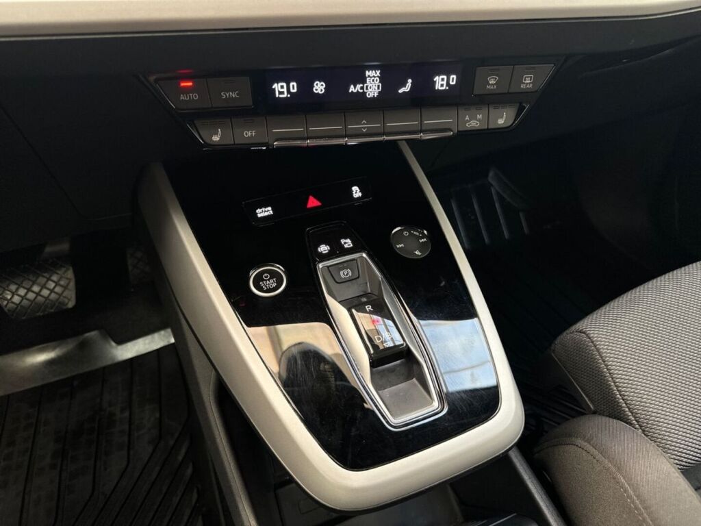 Audi Q4 e-tron 2023 Metalli hopea(Floret-hopea)