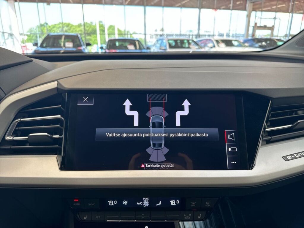 Audi Q4 e-tron 2023 Metalli hopea(Floret-hopea)