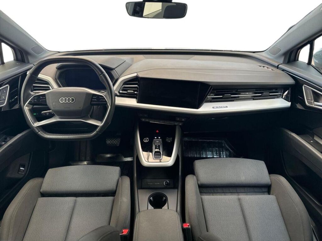 Audi Q4 e-tron 2023 Metalli hopea(Floret-hopea)