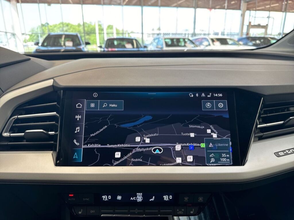 Audi Q4 e-tron 2023 Metalli hopea(Floret-hopea)