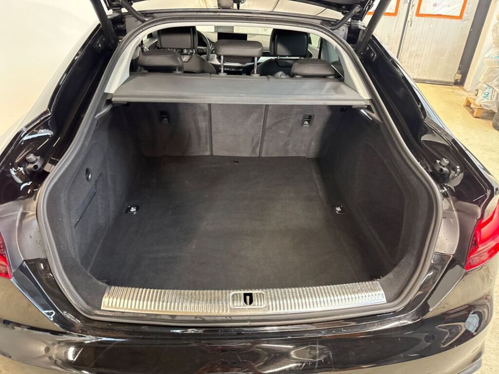 Audi A5 2023 Musta