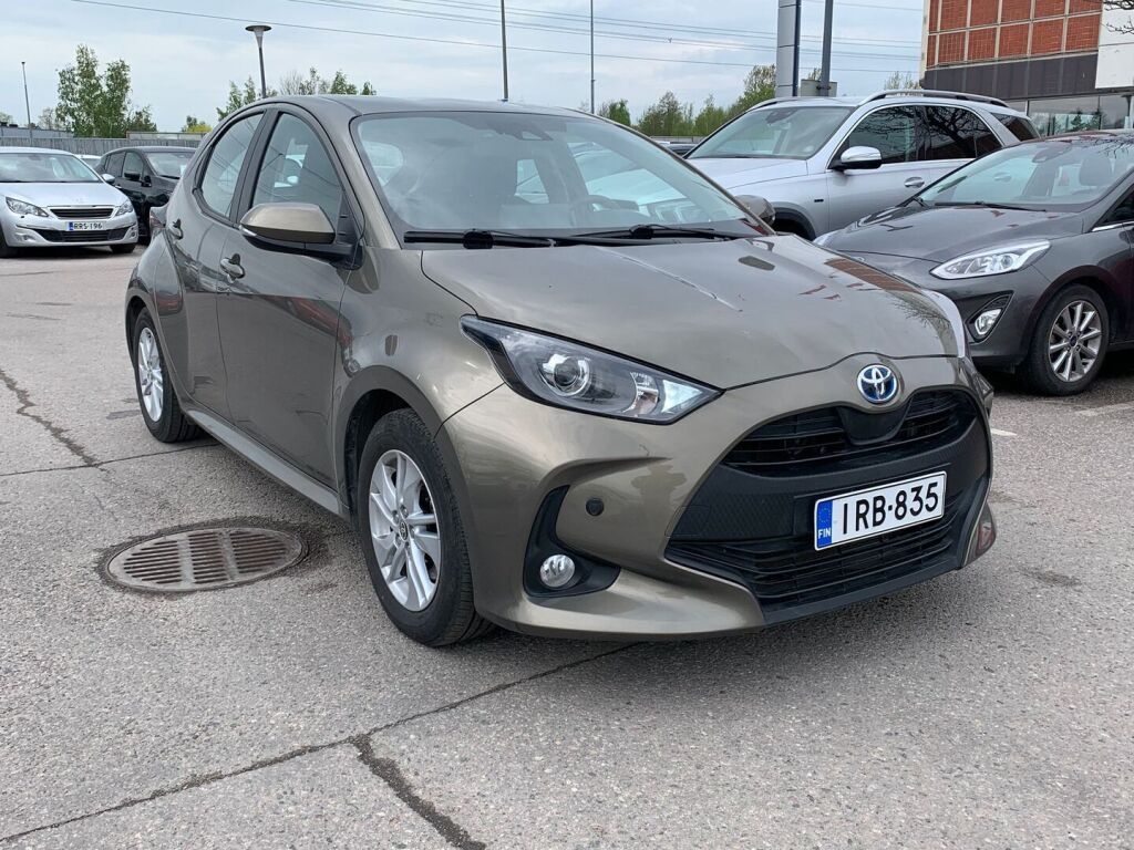 Toyota Yaris 2023 Ruskea (beige)
