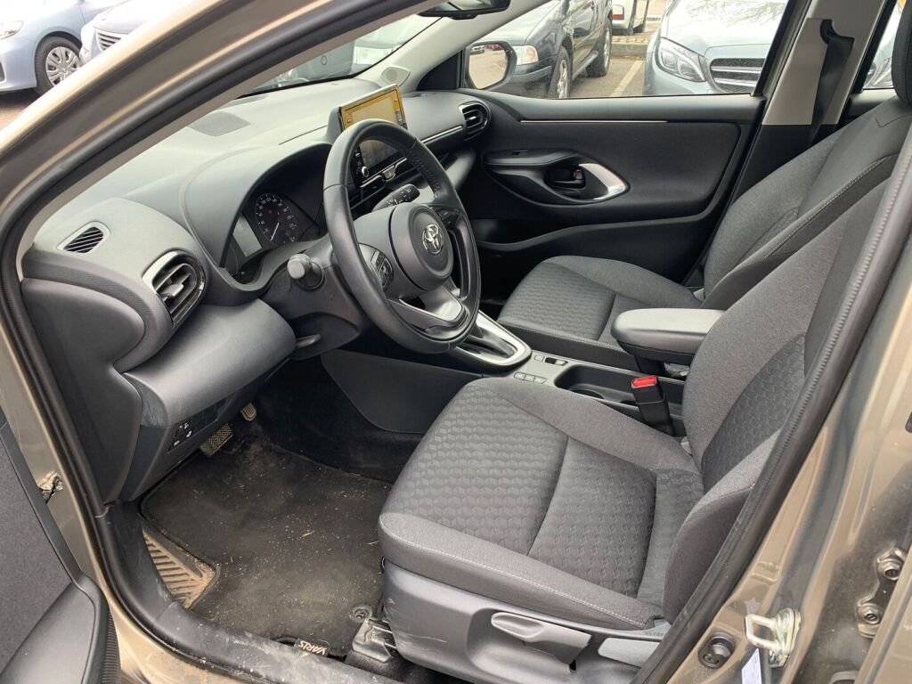 Toyota Yaris 2023 Ruskea (beige)