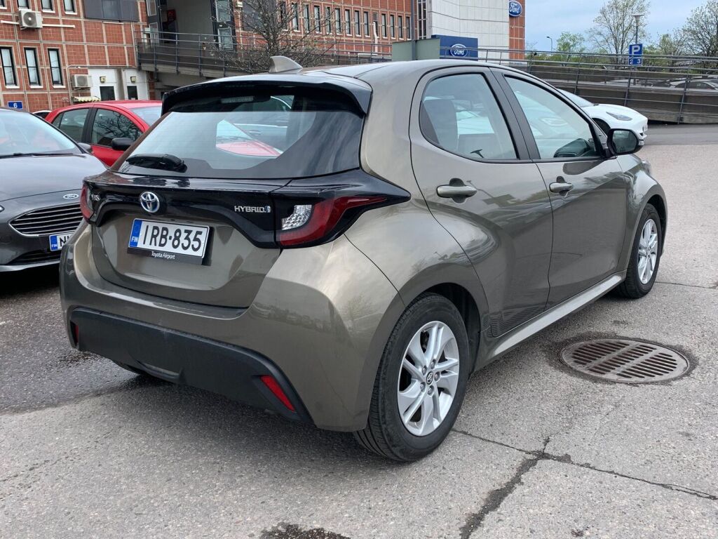 Toyota Yaris 2023 Ruskea (beige)