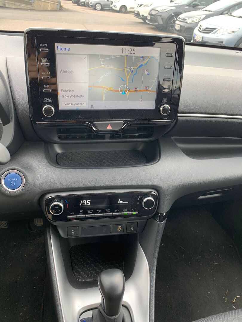 Toyota Yaris 2023 Ruskea (beige)