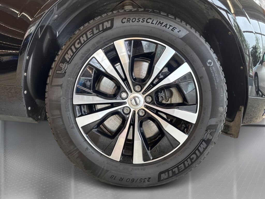 Volvo XC60 2023 Musta