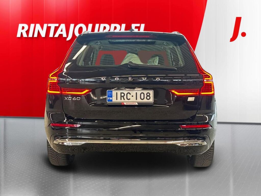 Volvo XC60 2023 Musta