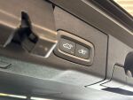 Volvo XC60 2023 Musta