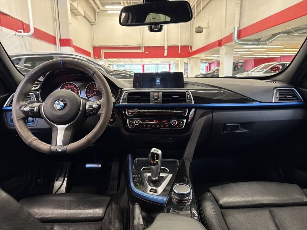 BMW 330 2018 Sininen