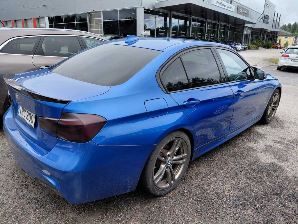 BMW 330 2018 Sininen