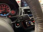 BMW 330 2018 Sininen